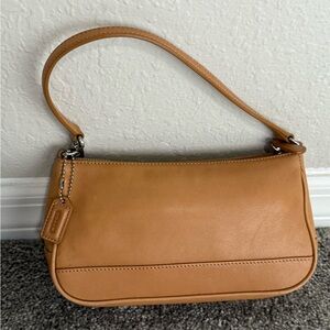 Vintage Coach Hampton Demi Bag